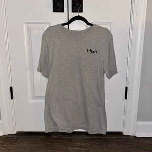 Men’s HUK STACKED CAMO LOGO TEE